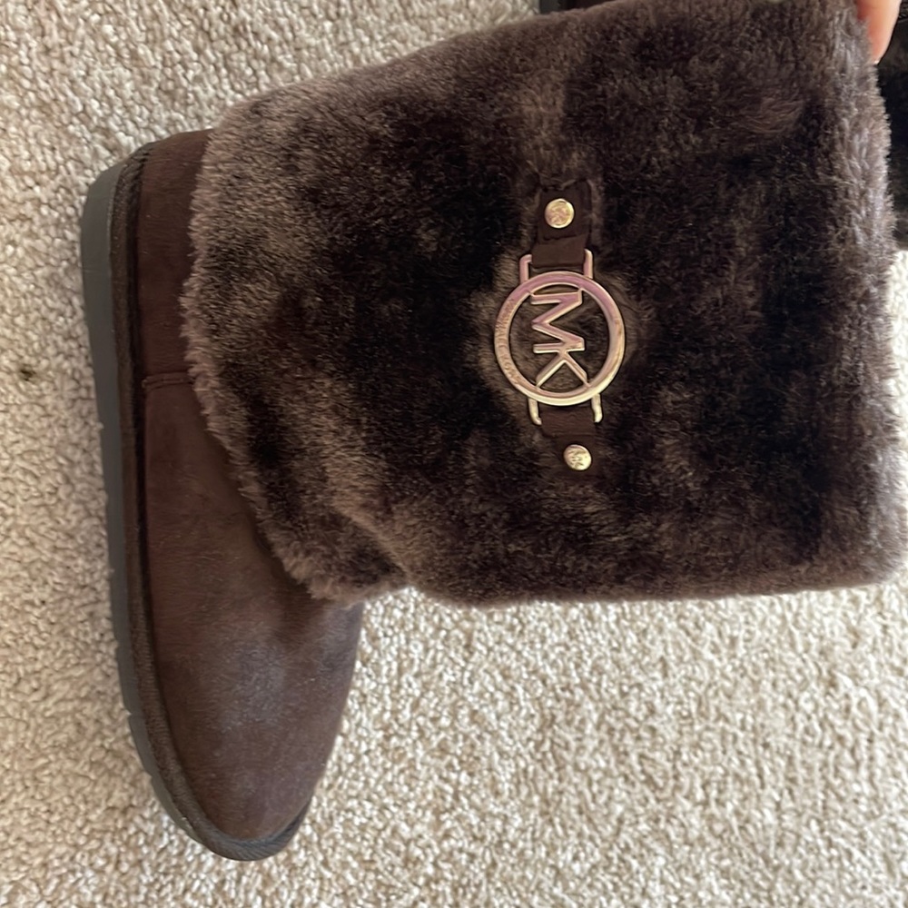 MK Half boot, brown, size 4 but it fit size 5, very good condition.